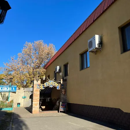 Hotel Kamelot